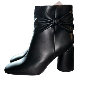Black Ankle Boots size 9 Sam & Libby